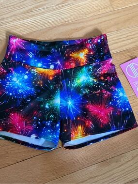 Girls Firework Print Athletic Shorts - Multicolor